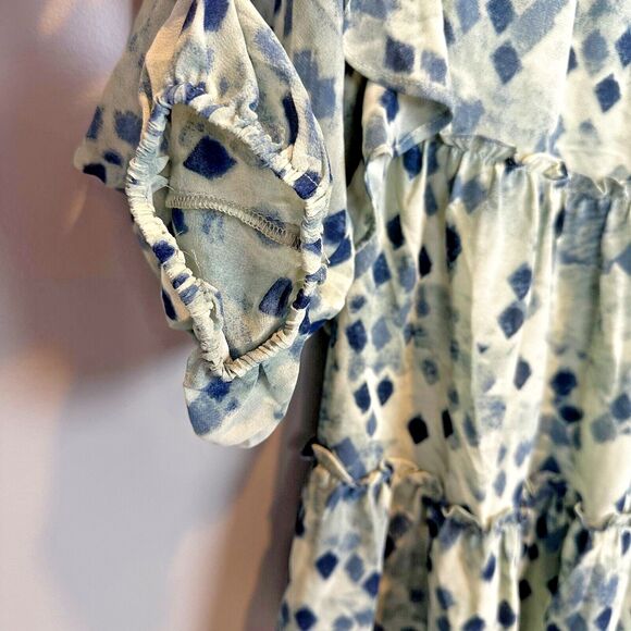 Nwt Entro Green Navy Blouse Womens Size Medium Keyhole Back - Picture 2 of 5